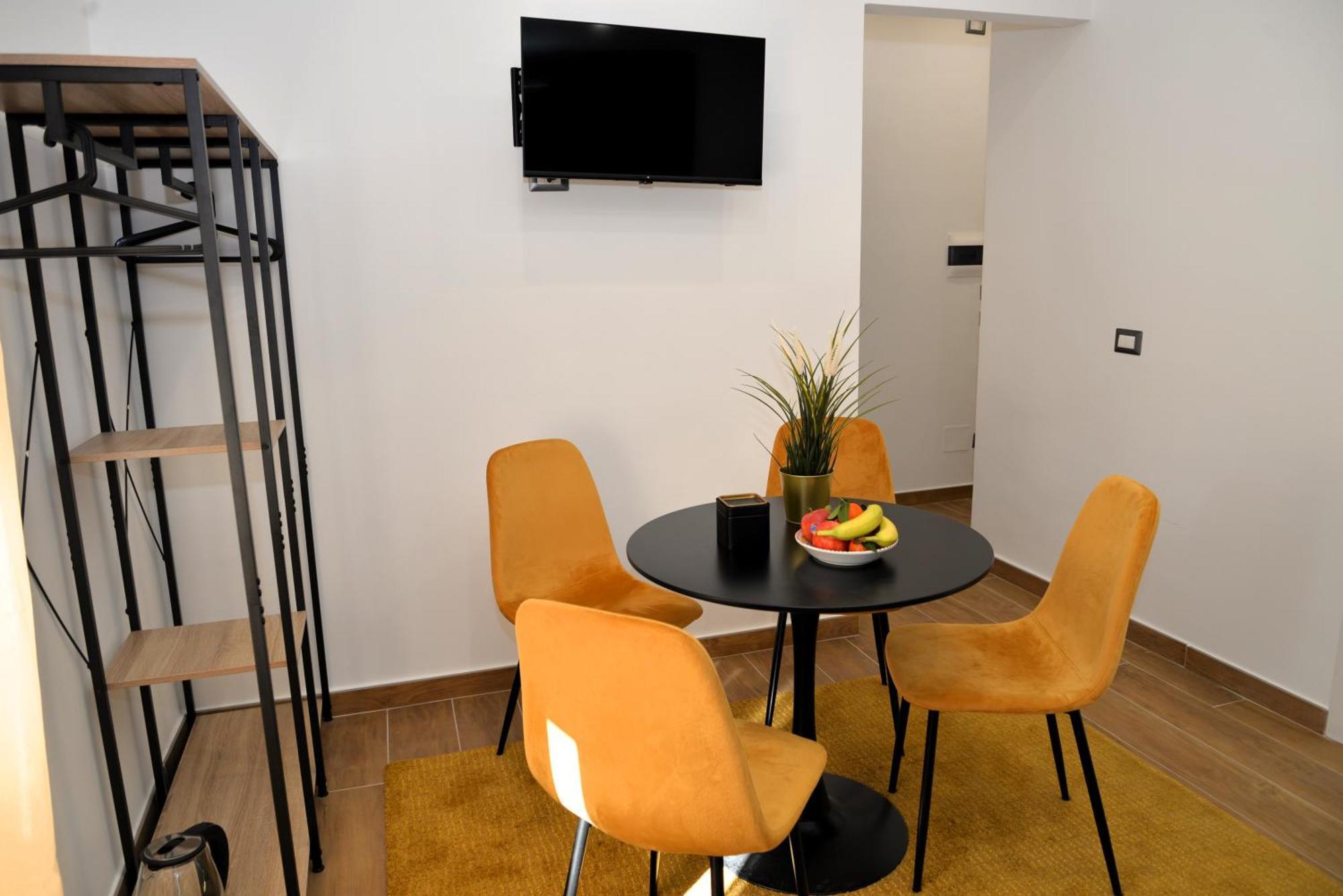 Blackwoody Contemporary Rooms - Napoli Centro Storico Eksteriør bilde