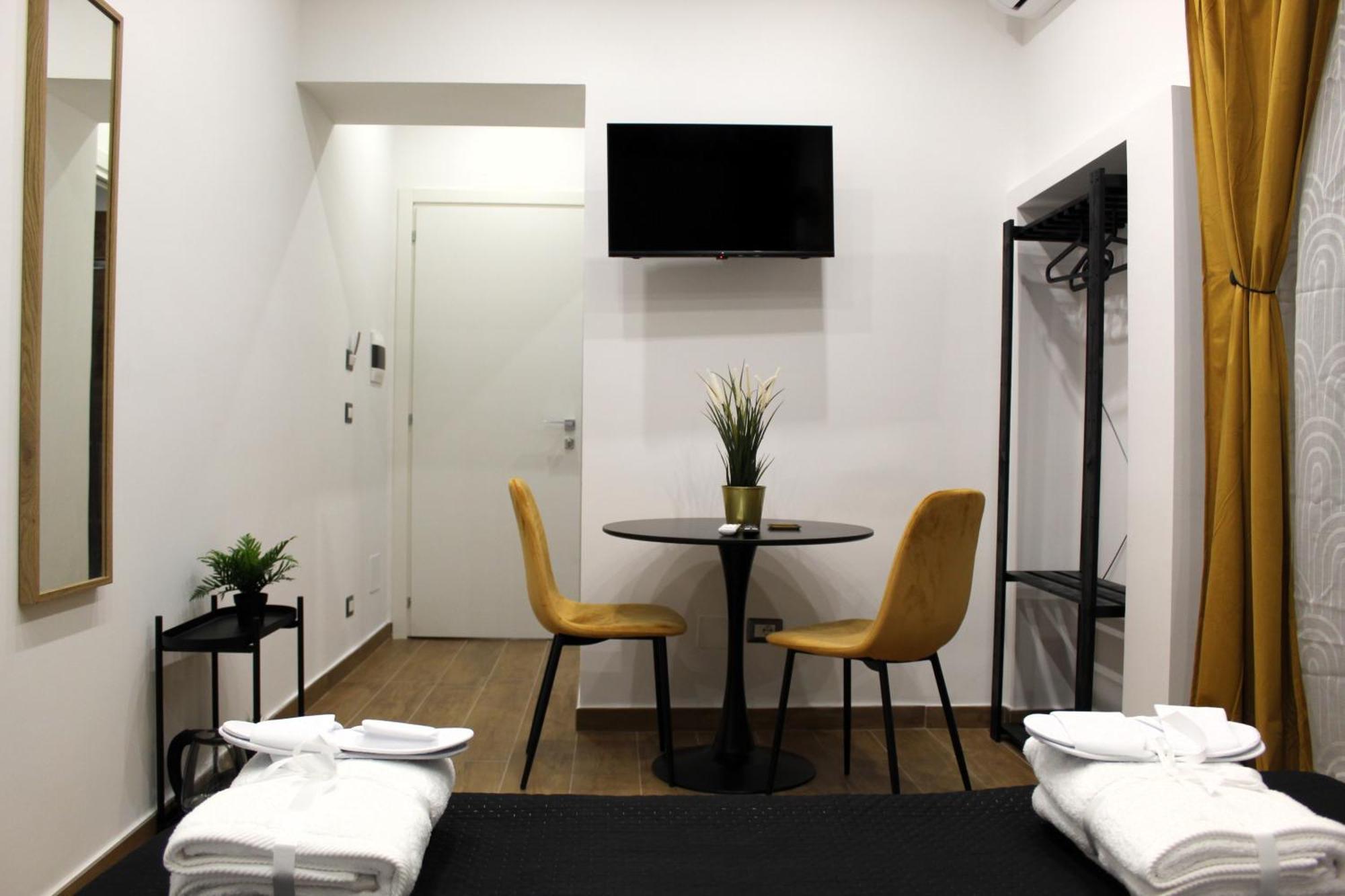 Blackwoody Contemporary Rooms - Napoli Centro Storico Eksteriør bilde