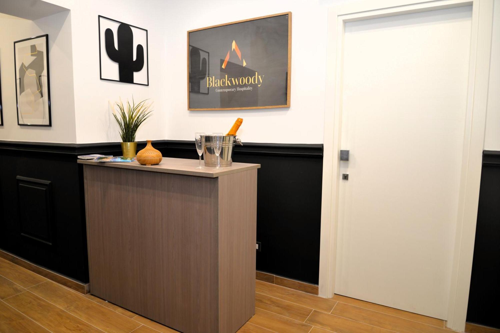 Blackwoody Contemporary Rooms - Napoli Centro Storico Eksteriør bilde